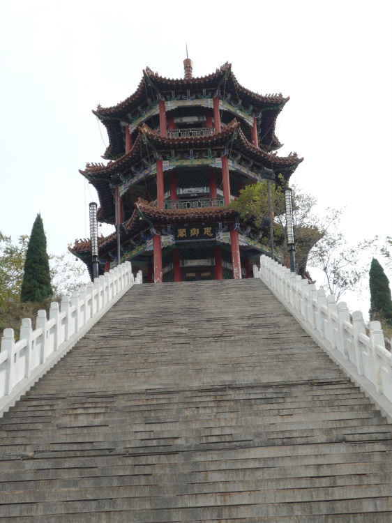  p data-id="gnx1sg9kz1">高阳山景区位于河南省三门峡市陕县新县城