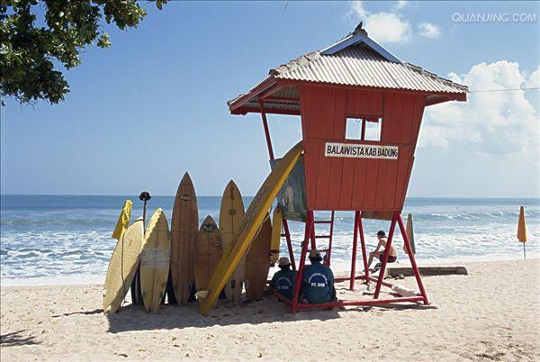  p></p></a>库塔海滩(kuta beach)号称巴厘岛上最美丽的海岸,这里的海滩平坦