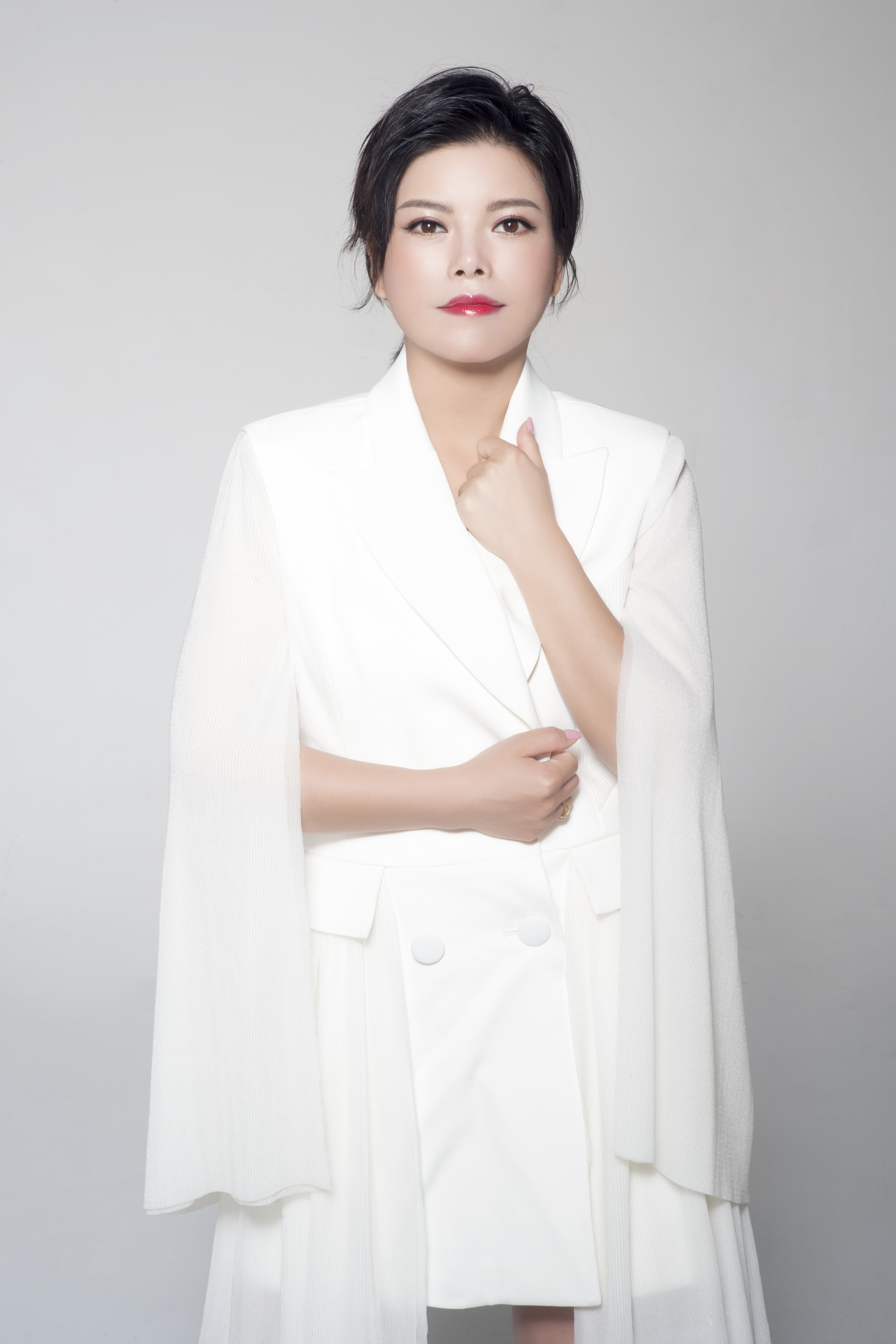 data-id="gnsq5uw0p6">慕容晓晓出生于安徽省安庆市,中国内地女歌手