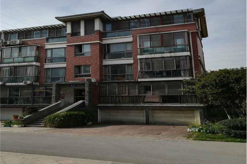 金色江南秀景花园位于无锡市滨湖荣巷,由<a target="