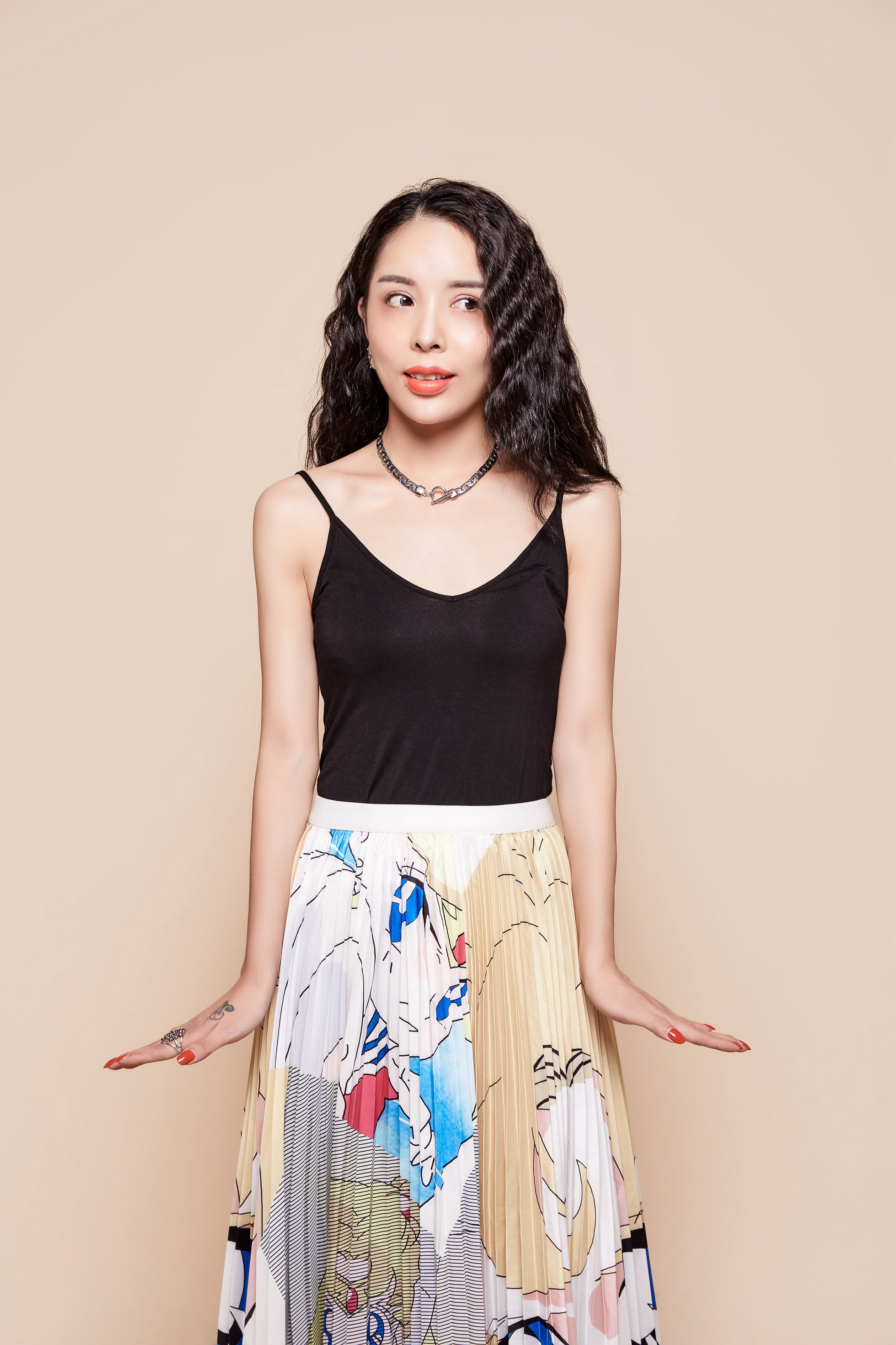 wkq9b">小曼,女,中国籍,中国内地女歌手,代表作品有《多余的温柔》等