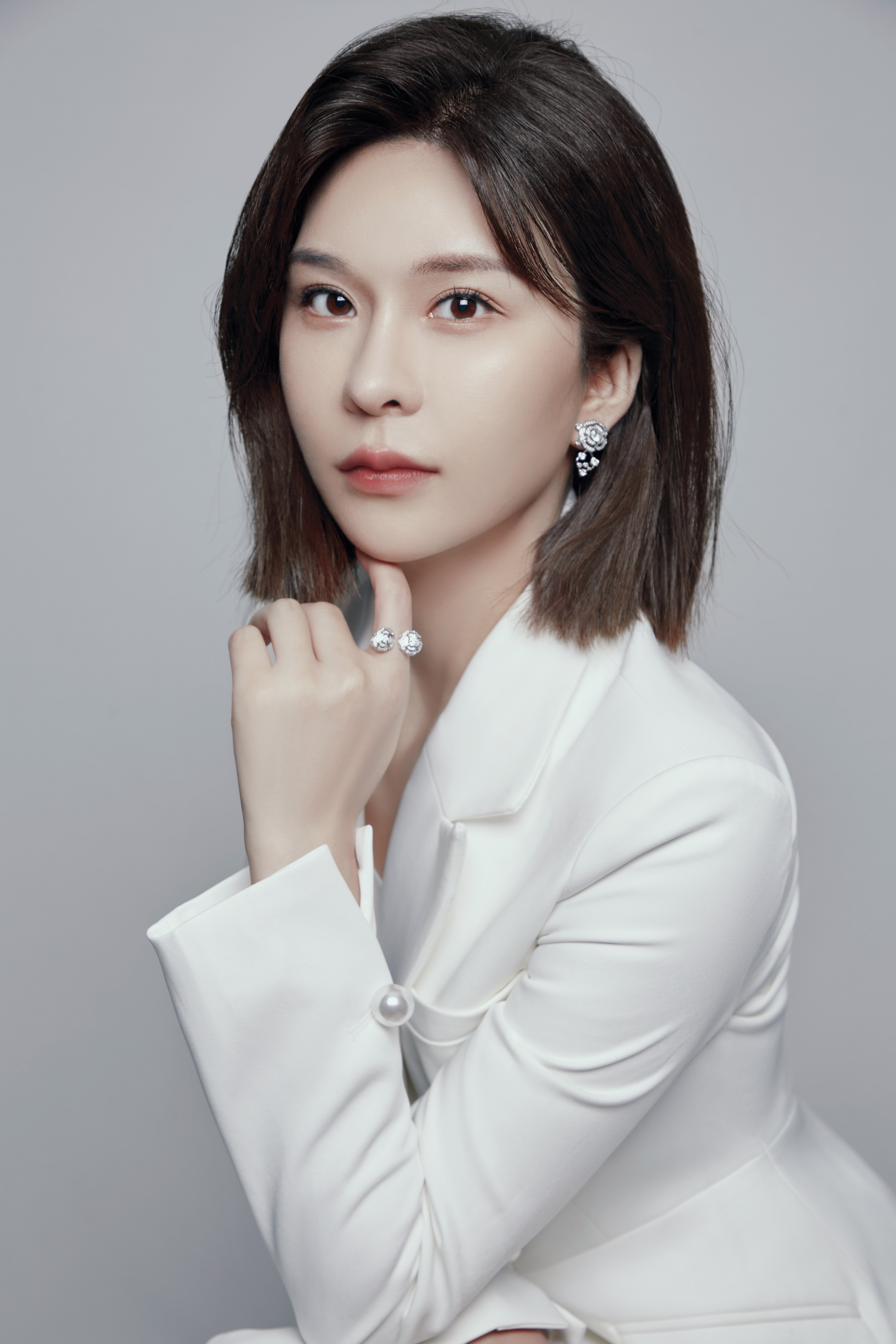 target="_blank" href="/item/造型师">造型师 /a>,资深 a target="