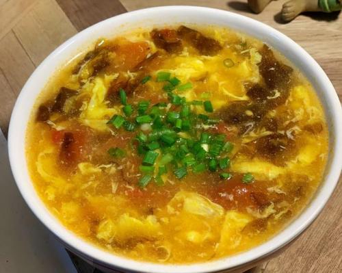 data-id="gn5fjvr51i">番茄紫菜蛋花汤需要的原料有西红柿,紫菜,鸡蛋