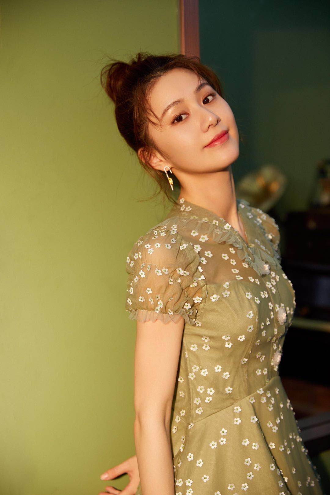 ">关芯,出生于湖北省黄石市,毕业于中央戏剧学院,中国内地影视女演员