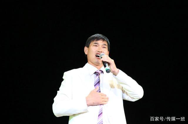 “大衣哥”朱之文被疯狂窥视的背后，是性格软弱还是坚守底线？_百科TA说