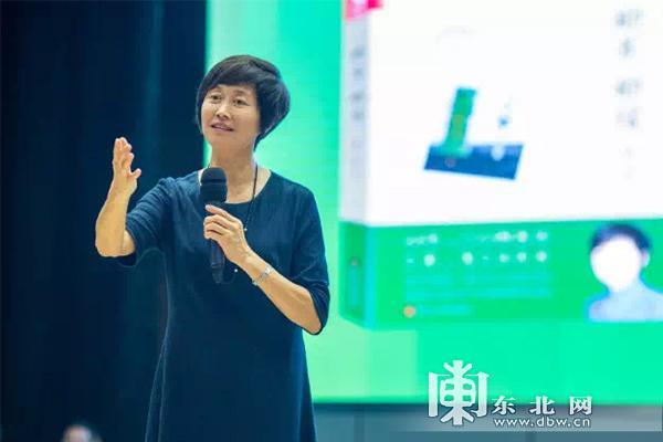 著名主持人敬一丹回家乡与学子分享成长历程_百科TA说