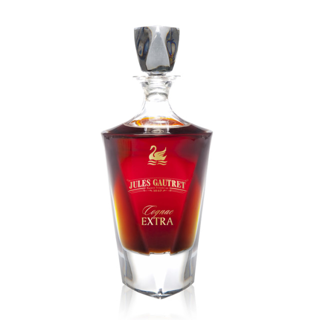  p>并不是所有白兰地都称得上干邑,只有来自 a target="_blank" href=