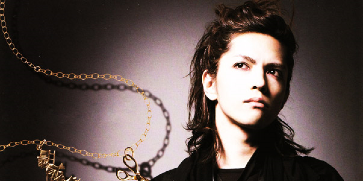  p>《evergreen》是一首歌曲,演唱者为日本歌手hyde. /p>