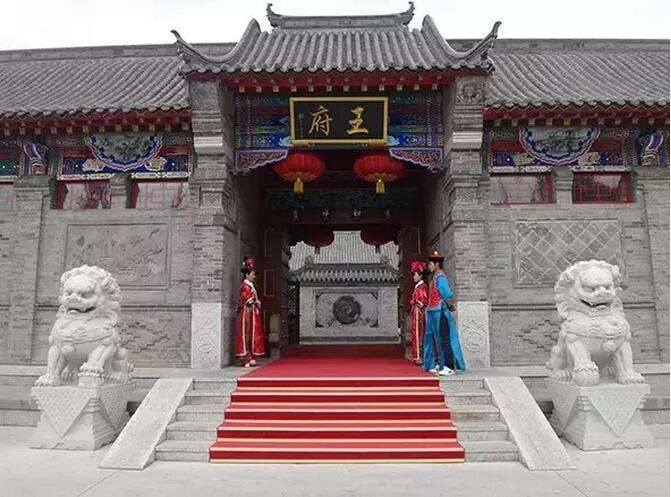 王府大门