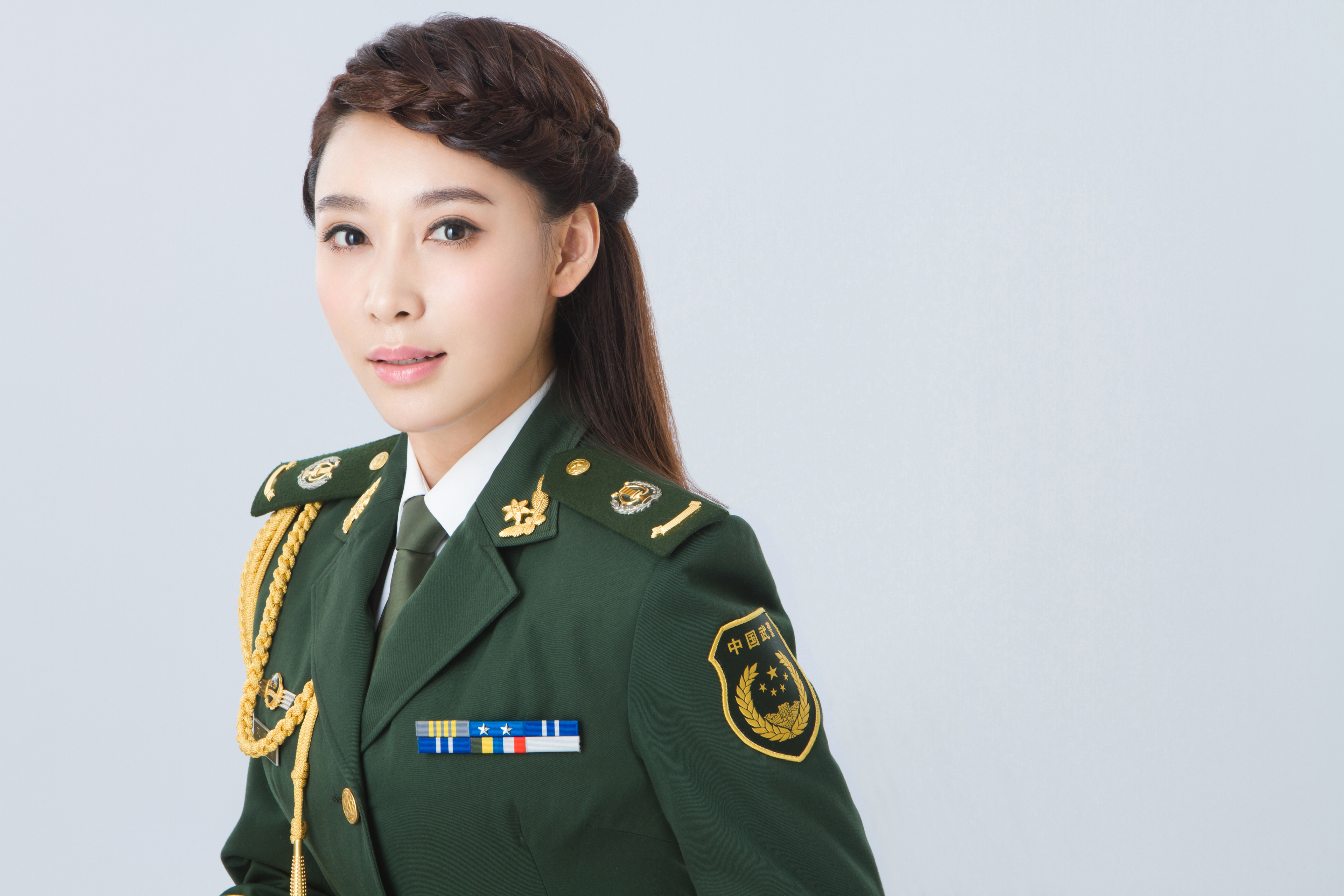  p>刘晓婕,女,武警政治部文工团歌唱演员.