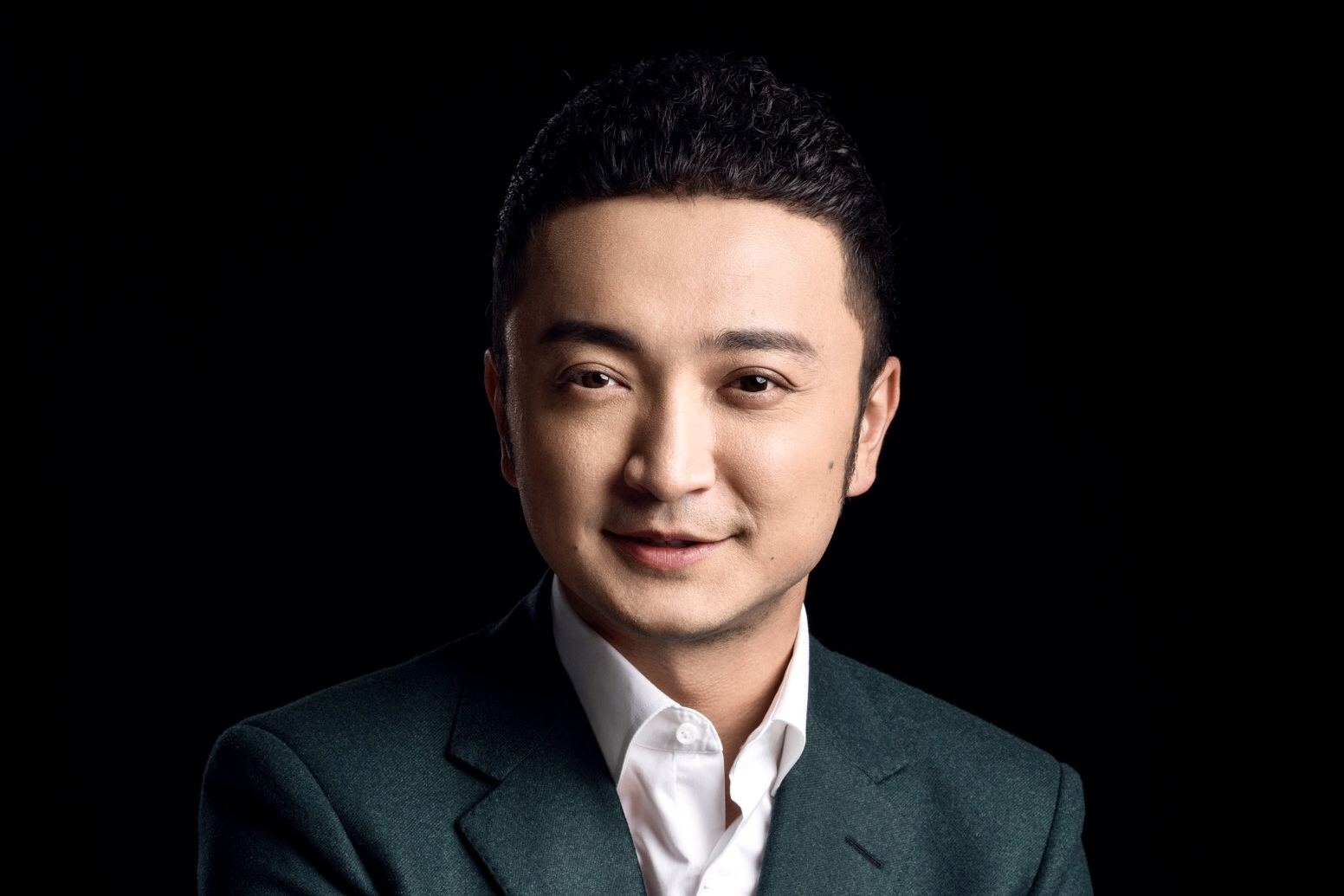 中国中央电视台综艺频道节目主持人,毕业于中国传媒大学.