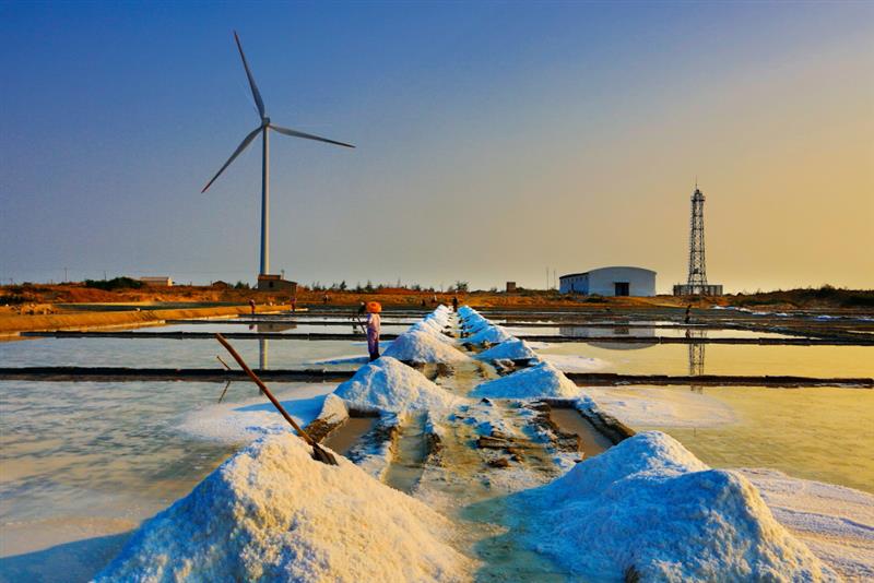  p data-id="gnfdgae5zu">海南省东方盐场始建于1854年,是海南省三大