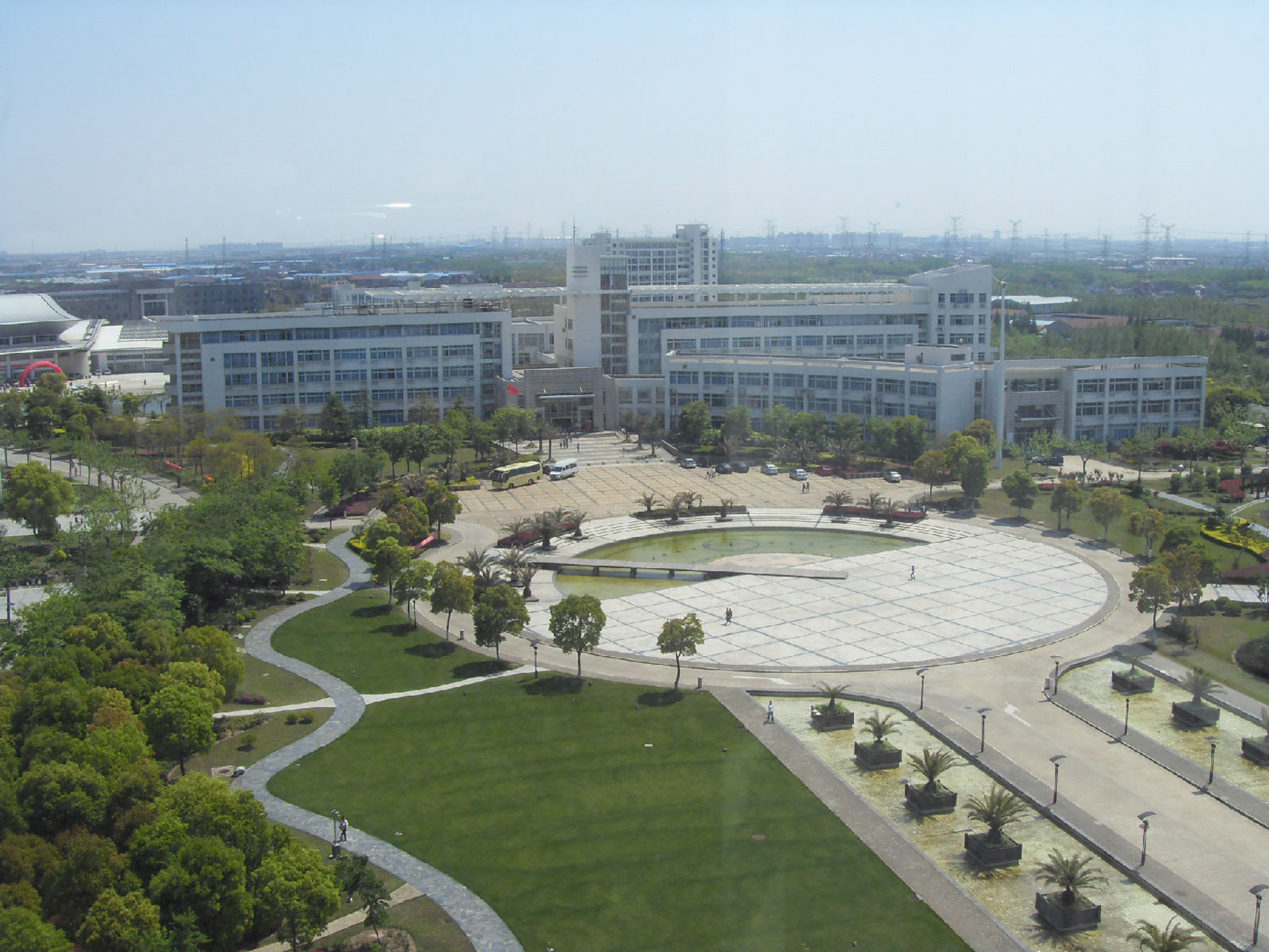  p>上海第二工业大学(shanghai polytechnic university),简称"二工大