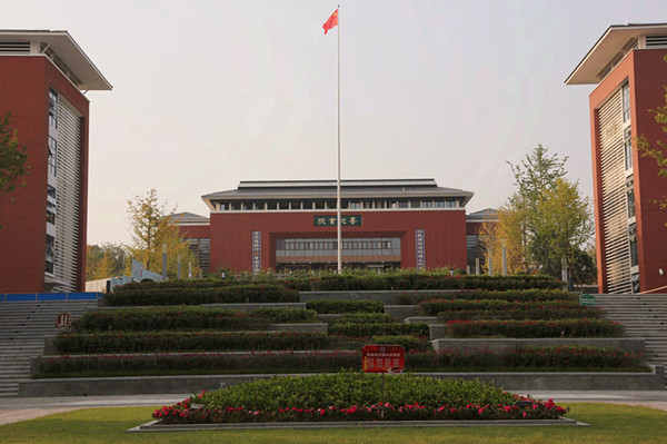  p>宜昌市第一中学,简称宜昌一中,是湖北省首批确定办好的重点中学,是