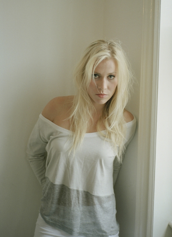  p>娜塔莎·贝丁菲尔德(natasha bedingfield),1981年11月26日出生于