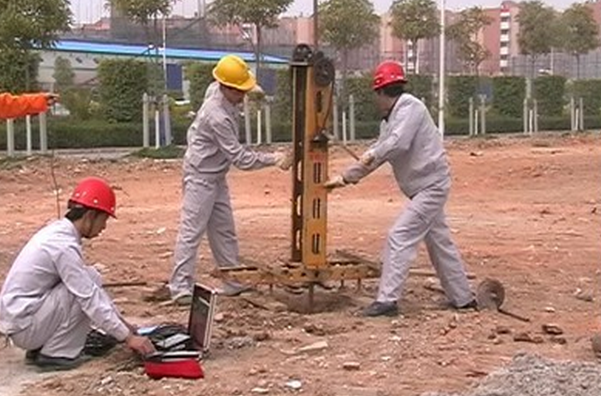  p>简称动探,也称为圆锥动力触探dpt,是利用一定质量的重锤,将与探杆