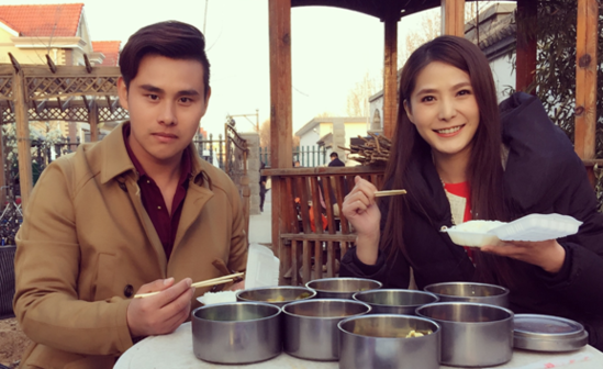 >》是为少年儿童量身定做的系列情景喜剧,整部百集情景喜剧系列电视剧
