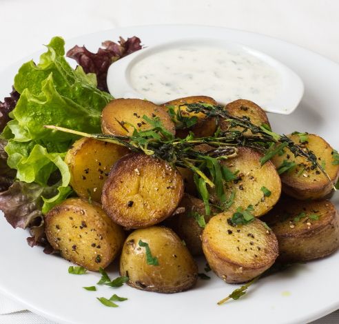  p>西式烤土豆是一道美食,主要食材是土豆. /p>