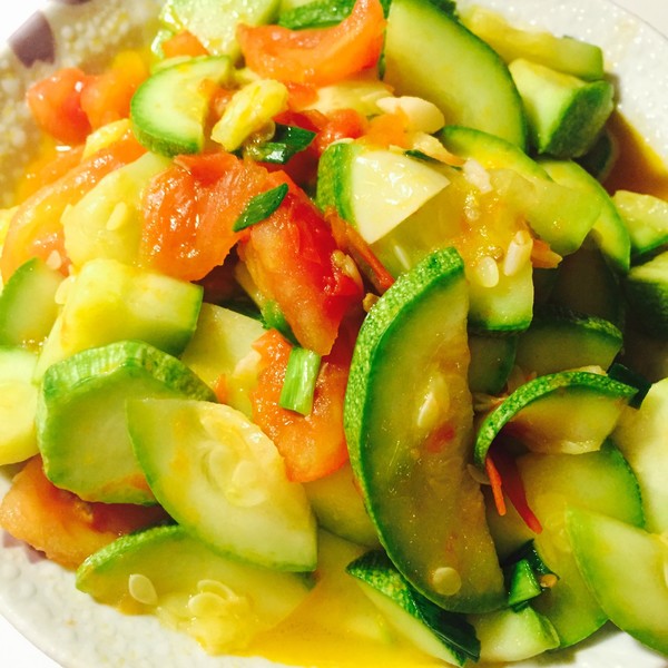  p> b>西红柿炒西葫芦 /b>由 a href="#" data-lemmaid="647786">西