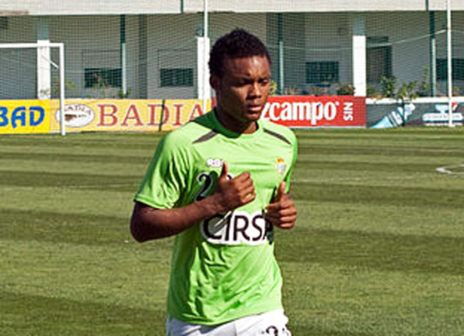 augusto tomar marcos)1983年6月10日生于佛得角,是一名足球运后卫,曾