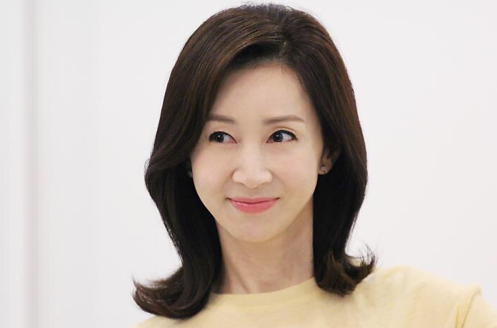  p>钱忍和(         ),1965年10月27日出生于韩国,韩国女演员,毕业于