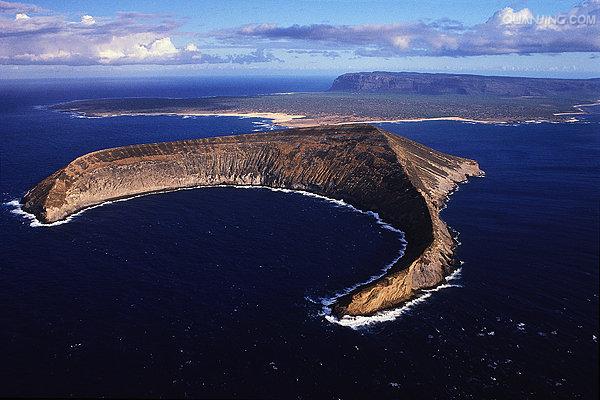 2公里)宽的考拉卡希海峡(kaulakahi)就是神秘的尼豪岛(又译 a target=