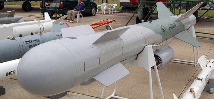  p>电视制导是利用电视来控制和导引导弹飞向目标的技术,有两种制导