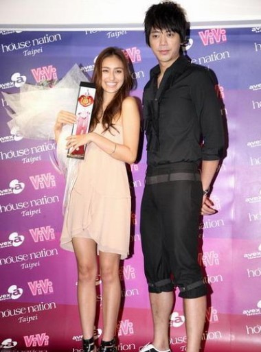  p>信(shin),本名苏见信,1971年5月14日出生于台湾省,中国台湾男歌手