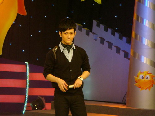 ,出生于山东省,中国内地影视男演员,毕业于中央戏剧