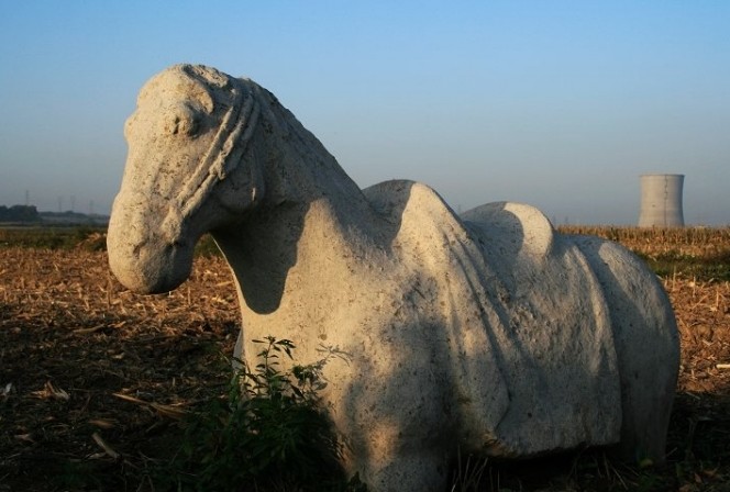  p>兴宁陵,又称李昞墓,位于 a target="_blank" href="/item/陕西省