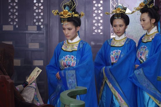  p>钟欣潼(阿娇,gillian chung),曾用名钟欣桐,1981年1月21日出生于