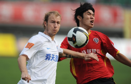  p>李建滨,1989年4月19日生于山东省滨州市,中国职业足球运动员.