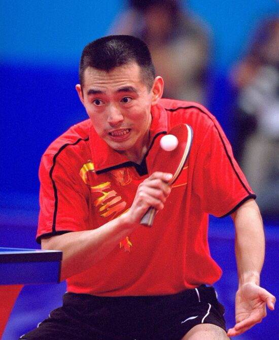  p>孔令辉,男,汉族,1975年10月18日出生于黑龙江省哈尔滨市,中国乒乓