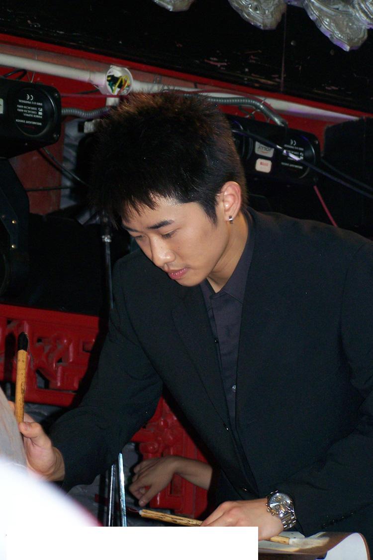  p>蔡思涛,1981年4月16日出生于四川省简阳市,中国内地男歌手.