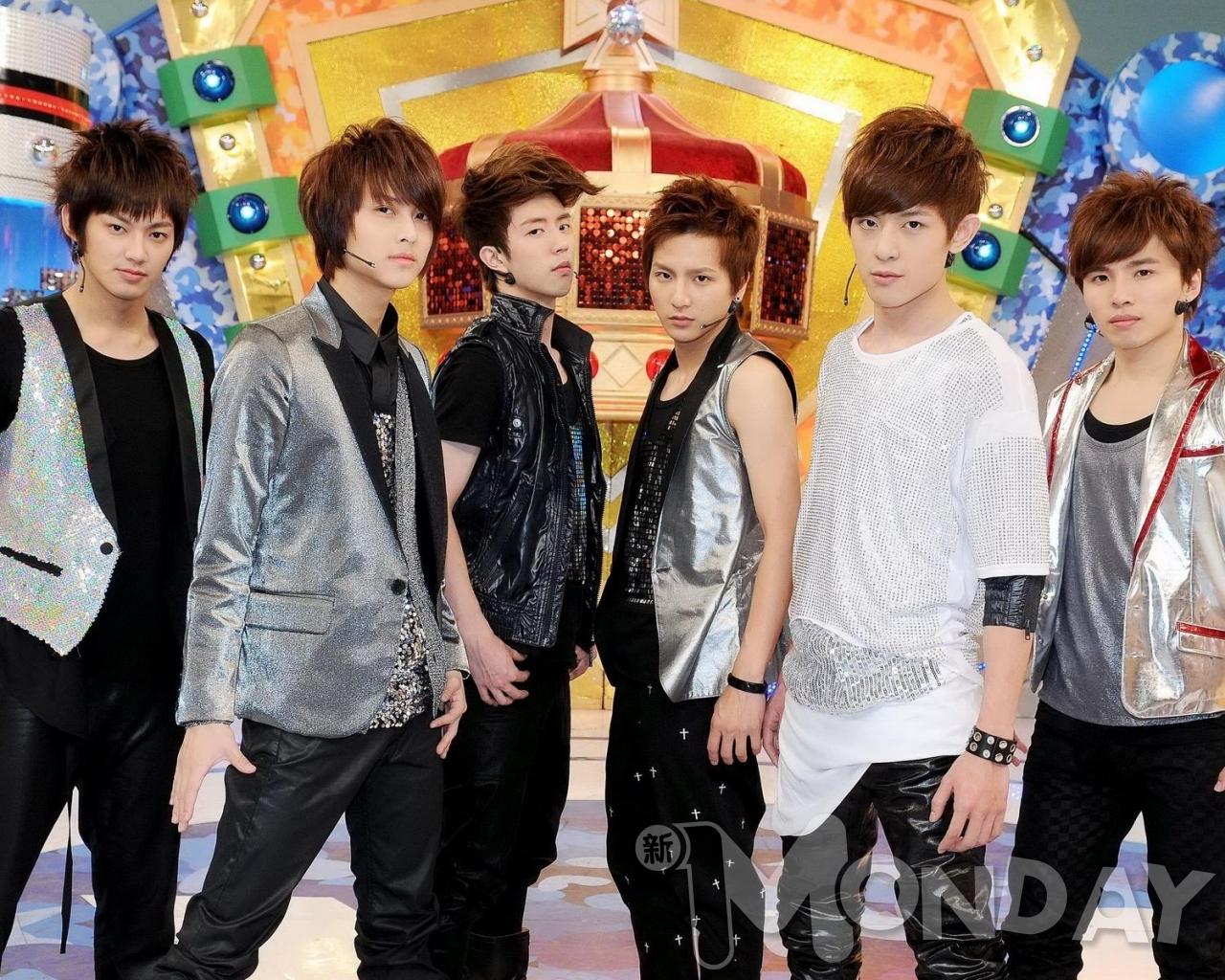 1985年10月15日出生,原名刘俊纬,艺名阿纬(a wei),台湾男艺人,前组合 