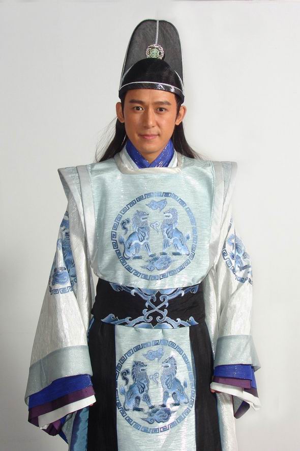 市,毕业于 a target="_blank" href="/item/哈尔滨话剧院/1713678"