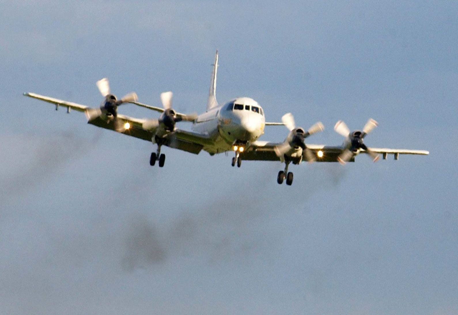  p>侦察机(reconnaissance aircraft)是专门用于从空中进行侦察,获取