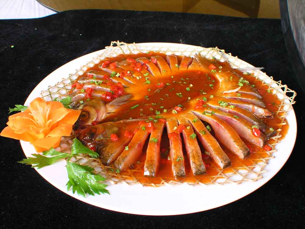  p data-id="gn8rqw9a81">这是一道美食,原料有武昌鱼(1尾,630克),姜