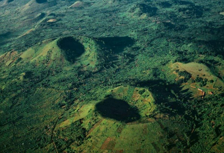  p>马鞍岭 a target="_blank" href="/item/火山口/33323" data-lemma