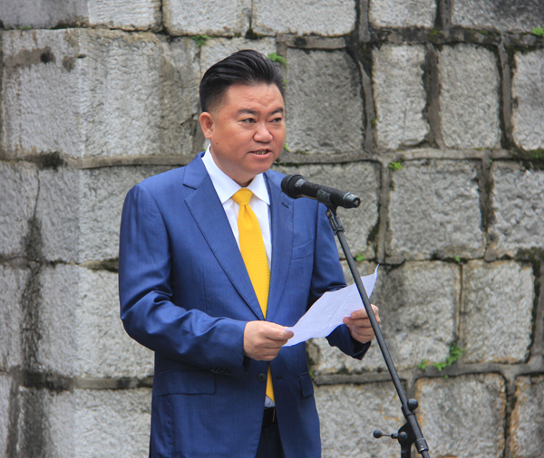 席国际,男,汉族,1965年1月1日出生,桂林市