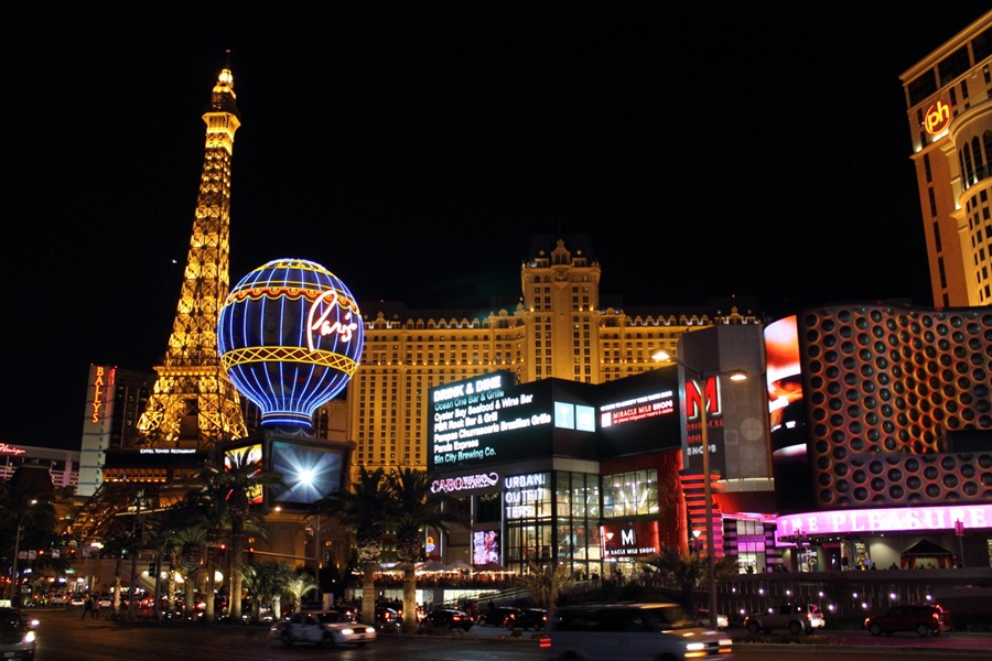  p>洛杉矶(los angeles),位于美国加利福尼亚州西南部,是美国第二大