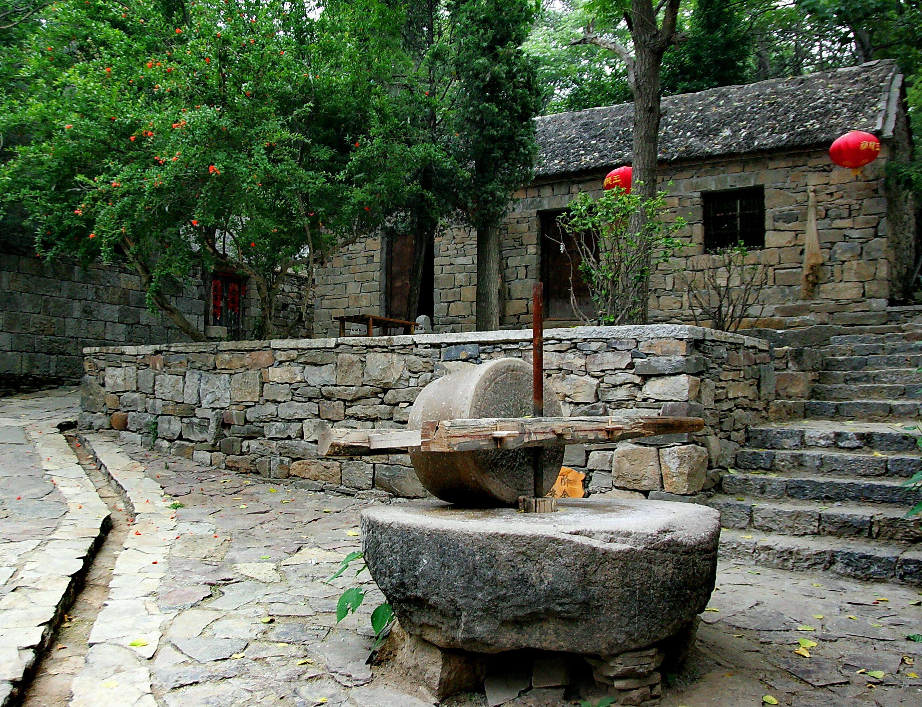  p data-id="gnbk1r0xhf">压油沟风景区,位于山东省 a target="_blank