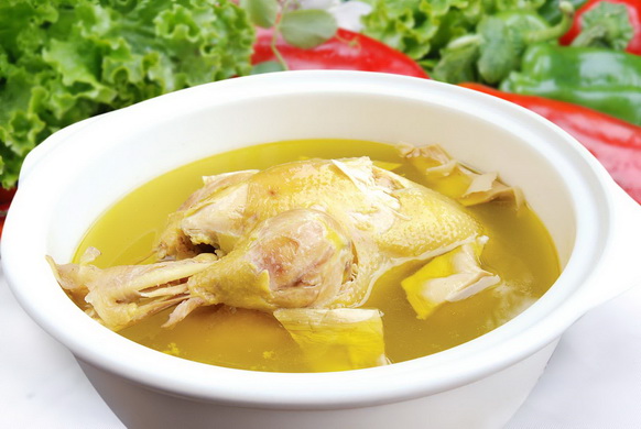  p>冬笋三黄鸡是一道色香味俱全的传统名肴,属于川菜系.