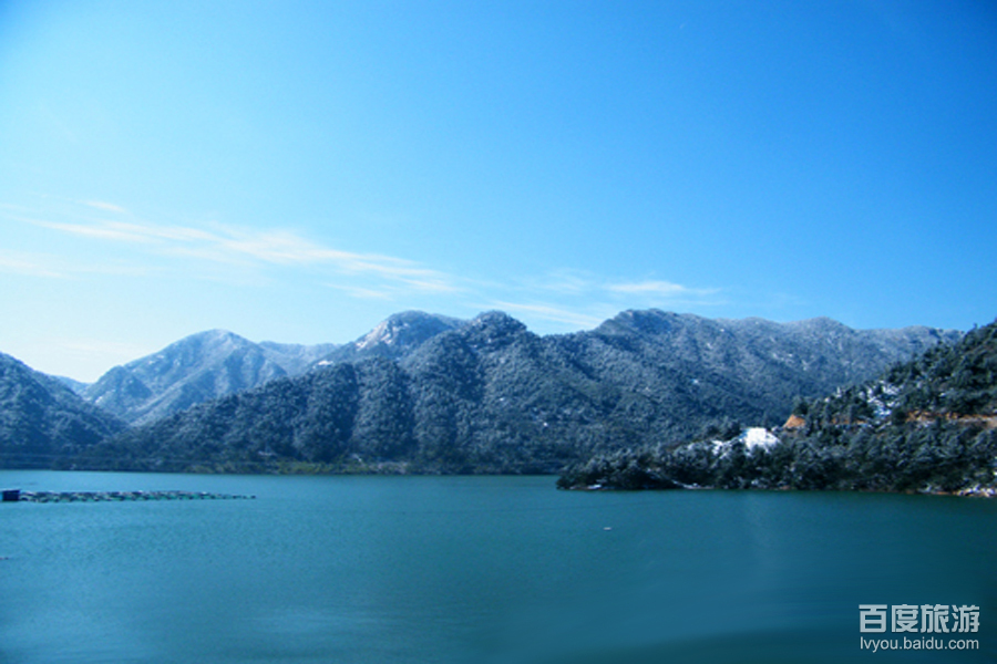  p>大洋湖,即大洋水库,位于大洋镇西五公里的深山峡谷间,七十年代建成