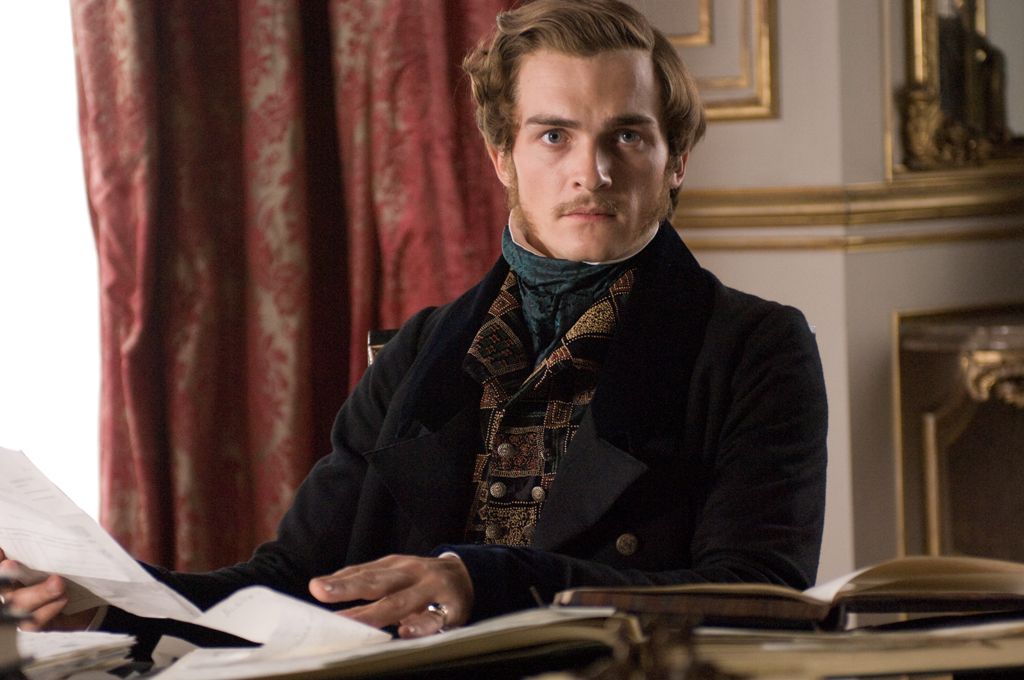  p>《年轻的维多利亚》是由英国momentum pictures公司发行的历史剧情