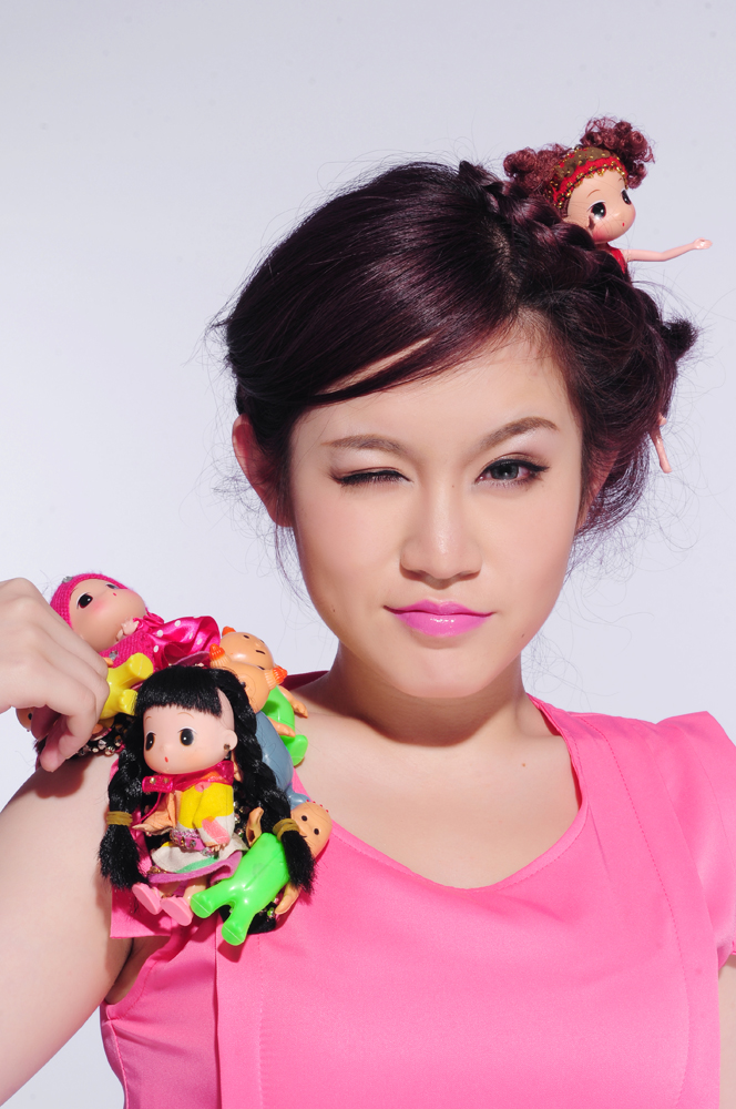  p>戴潆萱(萱萱),1989年7月30日出生于辽宁省沈阳市,中国内地流行女