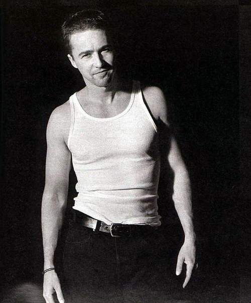  p>爱德华·诺顿(edward harrison norton),1969年8月18日出生于美国