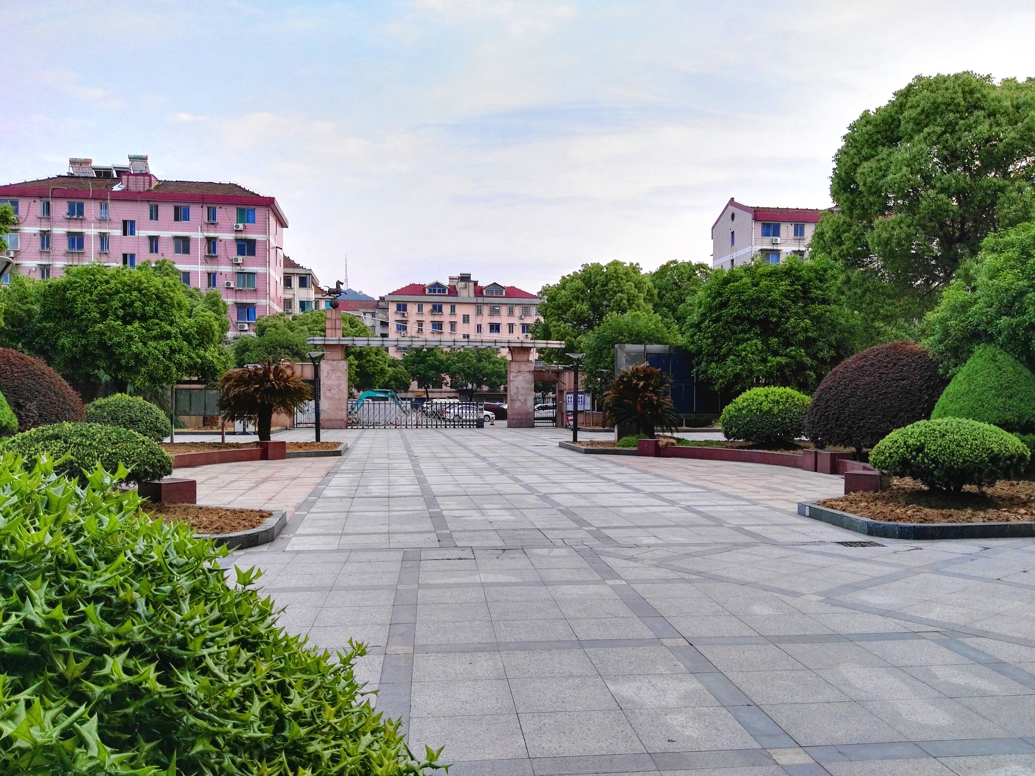  p data-id="gnzvigcb6b">天马实验学校原先为由诸暨市天马房地产开发