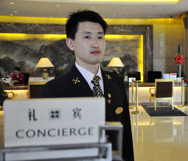 他们通常是旅客真正第一面对面接触的酒店人员,在礼宾部工作的都属于