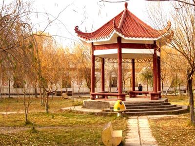 gnb7rlbtz5">新疆兵团芳草湖第一中学,又叫芳草湖总场中学,芳草湖一中